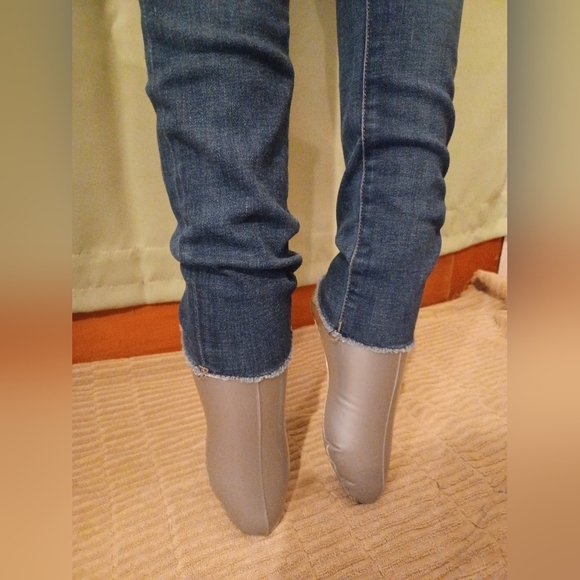 A DL1961 Ryan High-rise Blade Distressed Denim Jeans - Picture 5 of 9